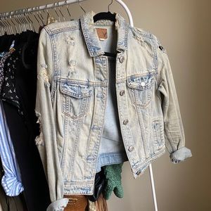 Distressed fitted denim jacket